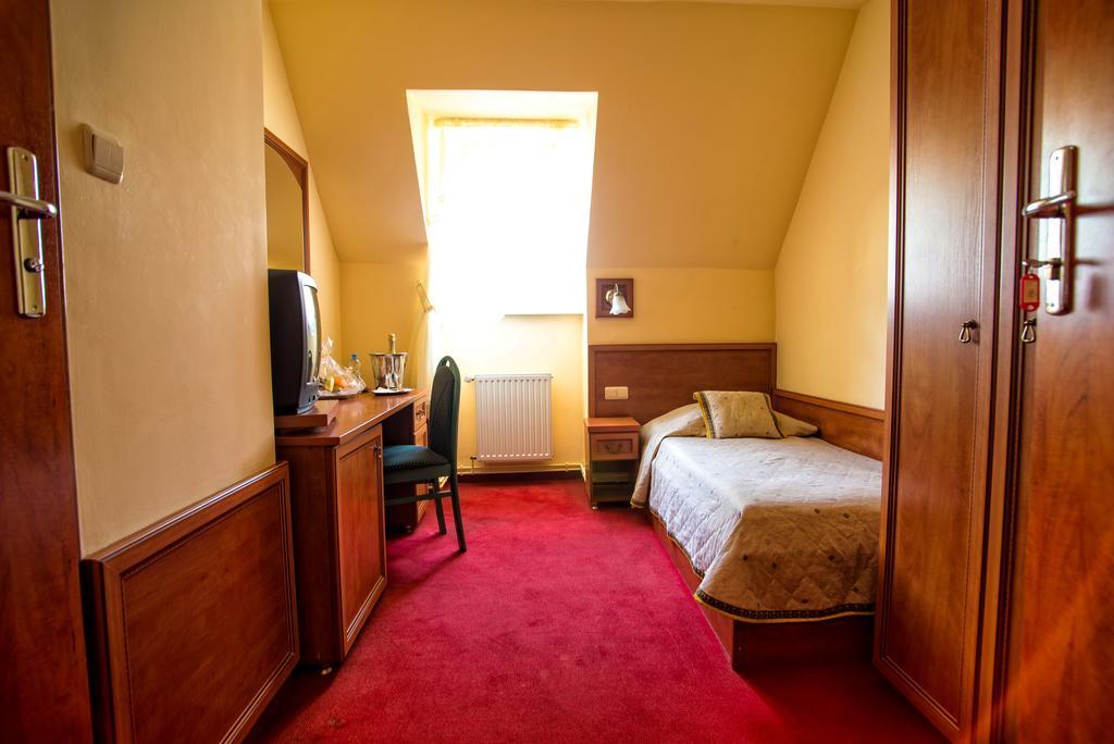 Hotel Adalbertus Gniezno Habitación foto